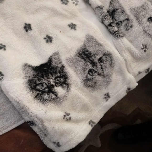 Sweater - Picture 2 of 3